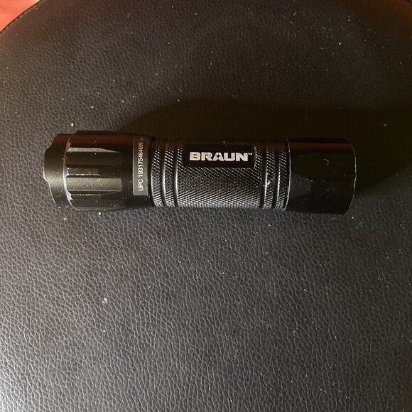 NEW Braun UV Leak Detector Black Light LED Flashlight BATTERIES INCLUDED - Picture 1 of 3